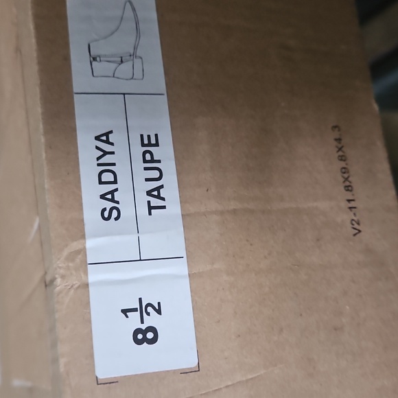 JOURNEE COLLECTION Womens Taupe Comfort Sadiya Pointed Toe Block Heel Booties - Picture 7 of 9